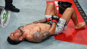 Перес слёг после удара ниже пояса на UFC Macau