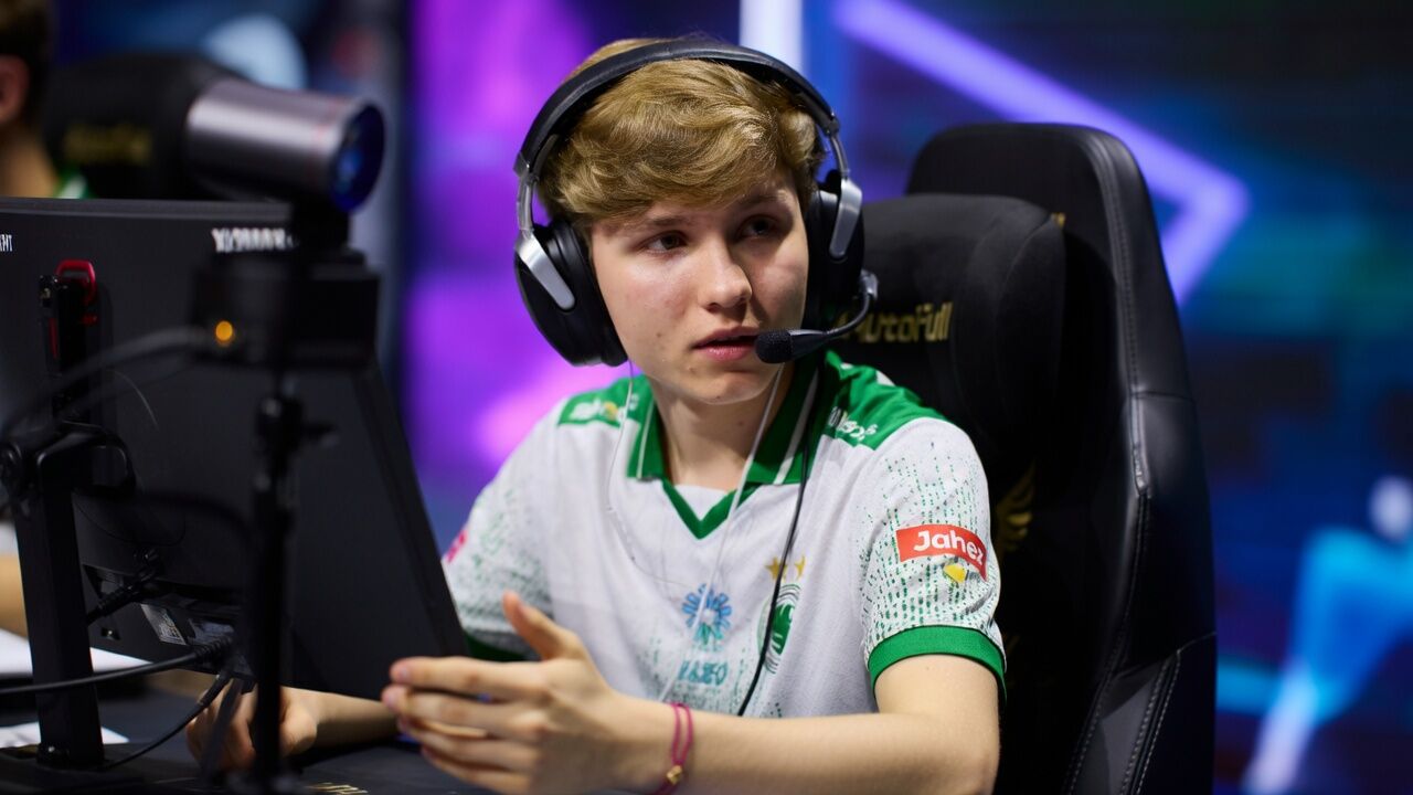 m0NESY объяснил три финала подряд влиянием karrigan на Team Falcons